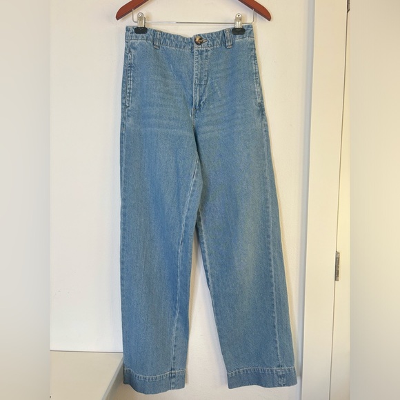 Zara Denim - ZARA MEDIUM WASH STRAIGHT LEG JEANS SZ US 4